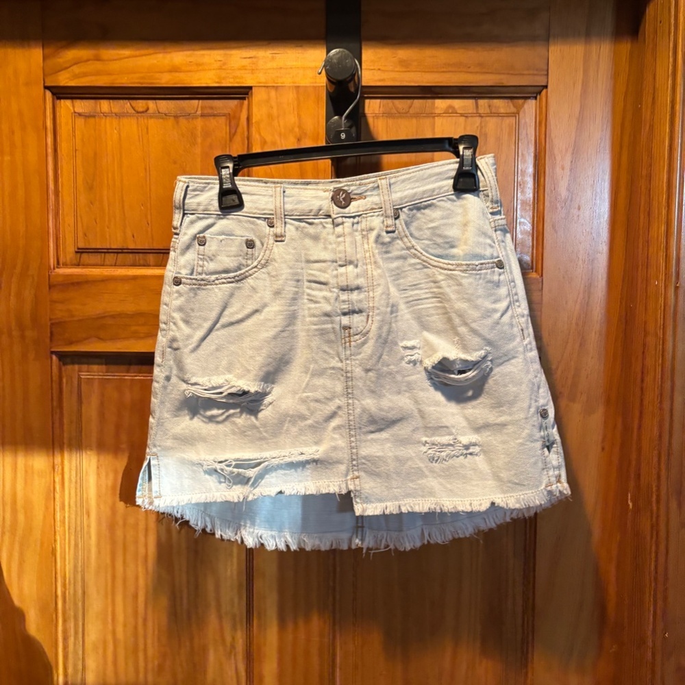 One Teaspoon Women's Brando Denim Jean Distressed Mini Skirt Light Wash Size 26 - Picture 2 of 7
